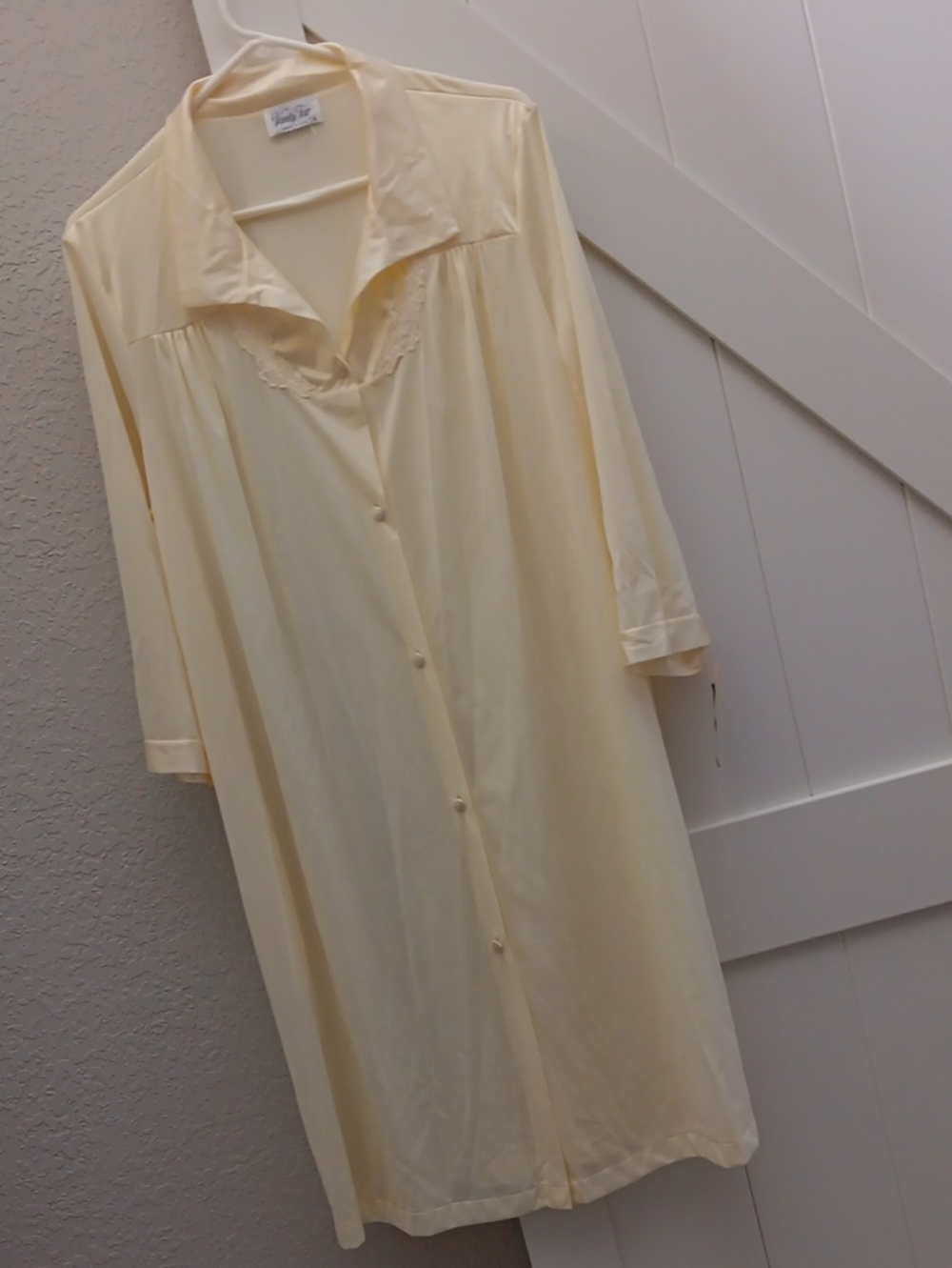 VANITY FAIR VINTAGE..NEW!!! NYLON ROBE..LARGE